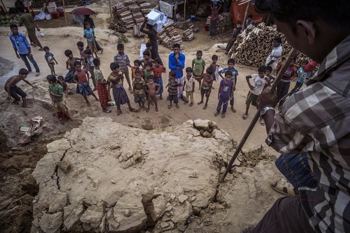 Archivo - Imagen de archivo de refugiados rohingyas birmanos en un campo de Bangladesh.