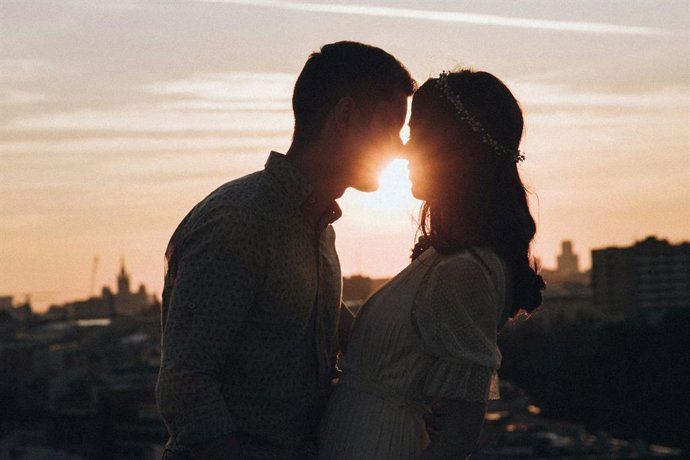 ¿Adiós A Las Discusiones De Pareja?: Así Es La Fórmula 7-38-55 Que Revela El Peso De Los Gestos Frente A Las Palabras