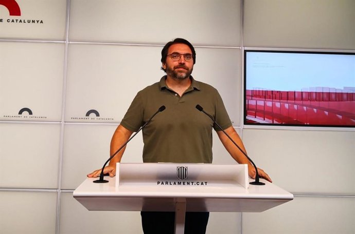 El president del PSC-Units en el Parlament, Ferran Pedret, en una roda de premsa des del Parlament