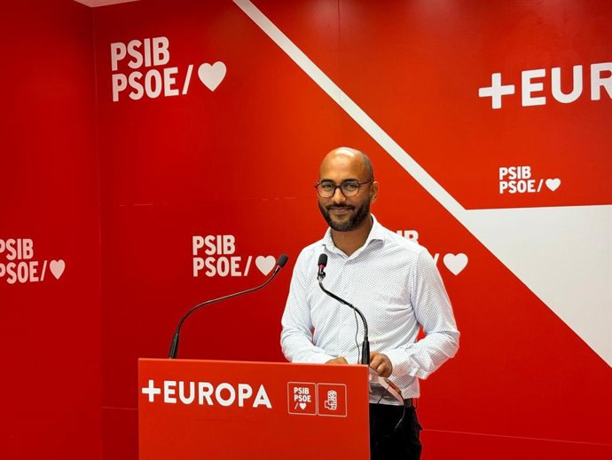 Archivo - El diputado del PSIB Omar Lamin.