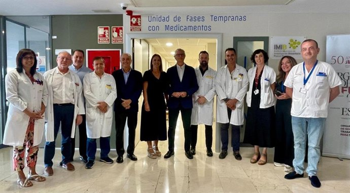 El consejero de Salud, Juan José Pedreño, visita la Unidad de Fases Tempranas del hospital clínico universitario Virgen de la Arrixaca