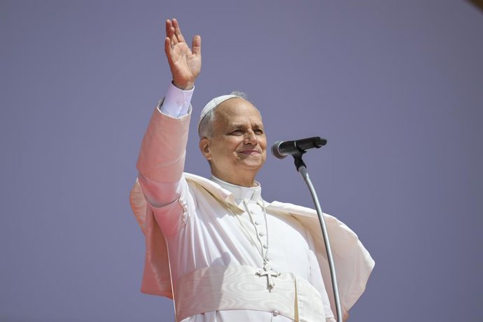 Roma, ITÁLIA: NO LIBRI** Itália, Roma, Vaticano, 2025/8/3.O Papa Leão XIV lidera uma missa no distrito de Tor Vergata, em Roma, como parte do Jubileu da Juventude. O Papa Leão XIV presidiu uma missa final em Roma para mais de um milhão de jovens, o ponto 