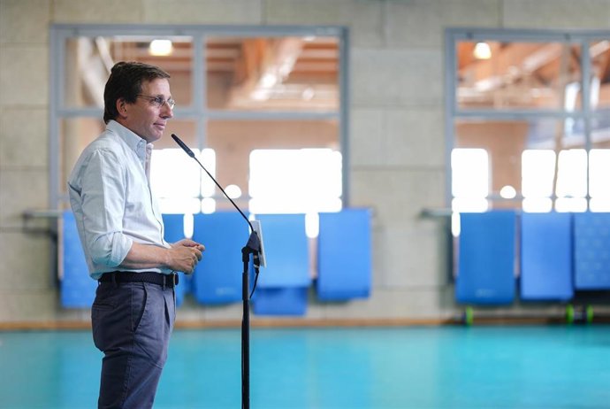 Archivo - El alcalde de Madrid, José Luis Martínez-Almeida, desde Usera (Orcasitas)