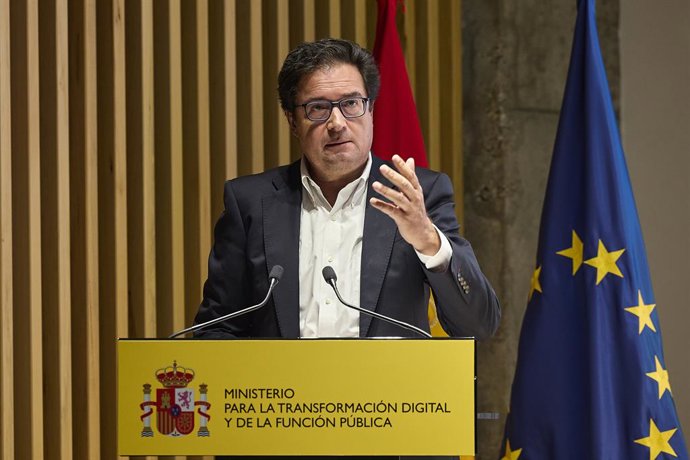 El ministro para la Transformación Digital y de la Función Pública, Óscar López, presenta en la sede del Ministerio el último balance del Plan contra las estafas telefónicas y por SMS del Gobierno de España, cuyas primeras medidas entraron en vigor el pas