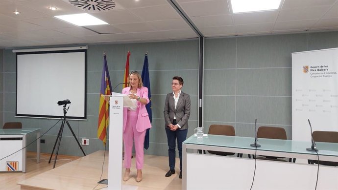 La consellera de Trabajo, Función Pública y Diálogo Social, Catalina Cabrer, en la rueda de prensa sobre los datos de paro del mes de agosto.