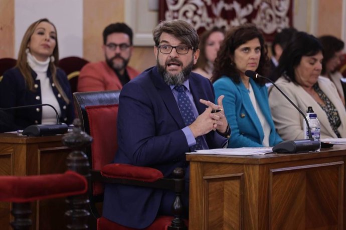 El portavoz de Vox Alcalá, Víctor Acosta, culpabiliza al Gobierno central de una "escalada de inseguridad".