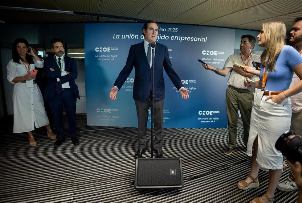 Archivo - El presidente de CEOE, Antonio Garamendi, ofrece declaraciones tras la Asamblea General 2025 de la CEOE, a 16 de julio de 2025, en Madrid (España).