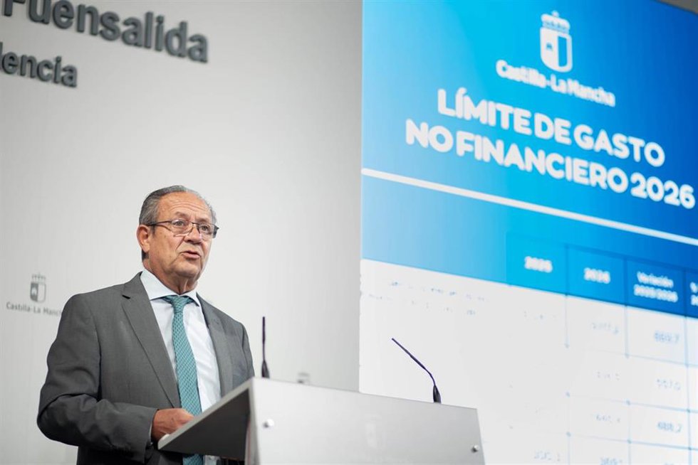 El consejero de Hacienda, Administraciones Públicas y Transformación Digital, Juan Alfonso Ruiz Molina, comparece en rueda de prensa para dar cuenta de los asuntos tratados en el Consejo de Gobierno