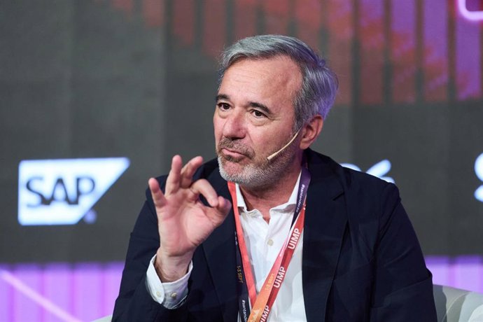 El presidente de Aragón, Jorge Azcón, participa en el seminario de AMETIC de Santander, en la Universidad Internacional Menéndez Pelayo (UIMP), 2 de septiembre de 2025, en Santander, Cantabria (España). 