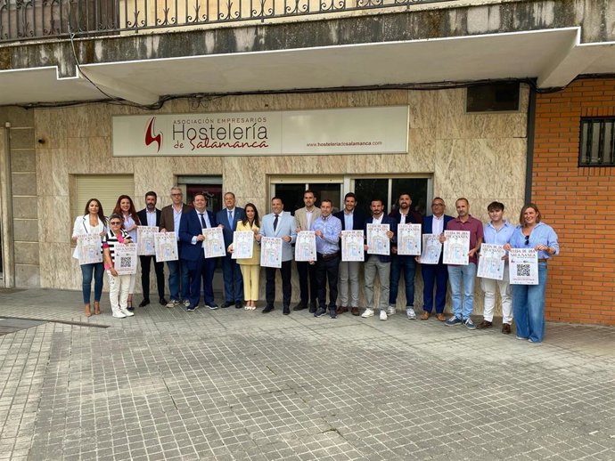 Concejales Del Ayuntamiento De Salamanca Y Miembros De La Asociación De Hostelería, En La Presentación De La Feria De Día.