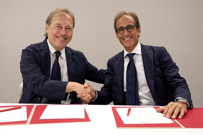 El presidente de la Cámara de Barcelona, Josep Santacreu, y el presidente de Fira de Barcelona, Pau Relat