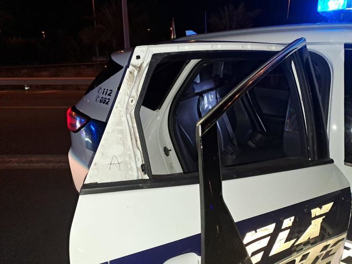 Coche de la Policía Local de Elche (Alicante) presuntamente dañado por el detenido
