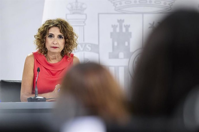 La vicepresidenta primera y ministra de Hacienda, María Jesús Montero, durante una rueda de prensa posterior a la reunión del Consejo de Ministros, a 2 de septiembre de 2025, en Madrid (España). El presidente del Gobierno, ha anunciado que el Consejo de M
