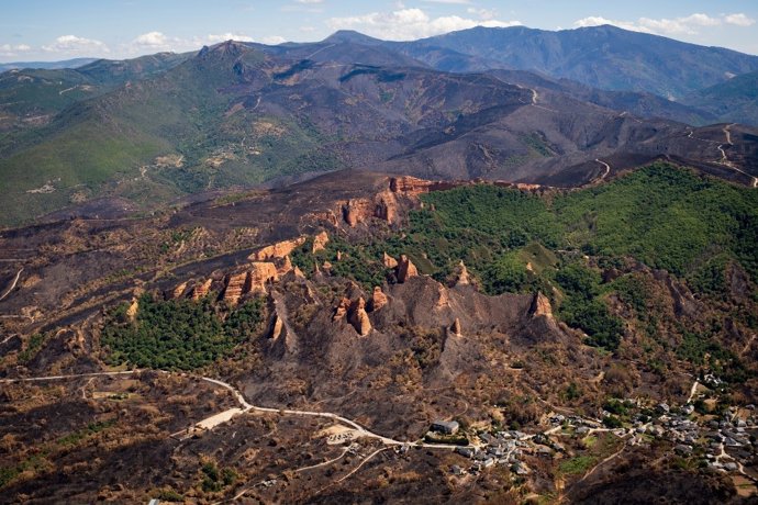 Las Médulas, El Bierzo, León. El espacio fue declarado Patrimonio de la Humanidad por la UNESCO en 1997 y la Comunidad de Castilla y León lo declaró Monumento Natural en 2002.