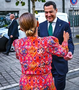 La presidenta de Cantabria, María José Sáenz de Buruaga, recibe al presidente de la Junta de Andalucía, Juanma Moreno, en el Gobierno de Cantabria, a 2 de septiembre de 2025, en Santander, Cantabria (España). María José Sáenz de Buruaga, recibe hoy a Juan