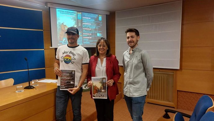 El director artístico del Festival, Jesús Martín; la diputada delegada de Cultura de la DPZ, Charo Lázaro; y el organista y musicólogo, Carlos González.