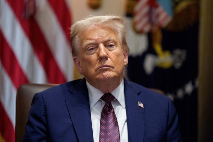 26 de agosto de 2025, Washington, Distrito de Columbia, EUA: O presidente dos Estados Unidos, Donald J. Trump, participa de uma reunião de gabinete na sala de gabinete da Casa Branca em Washington, DC, EUA, na terça-feira, 26 de agosto de 2025