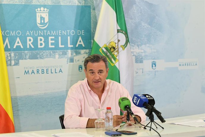 El portavoz del Gobierno municipal de Marbella, Félix Romero, en rueda de prensa.