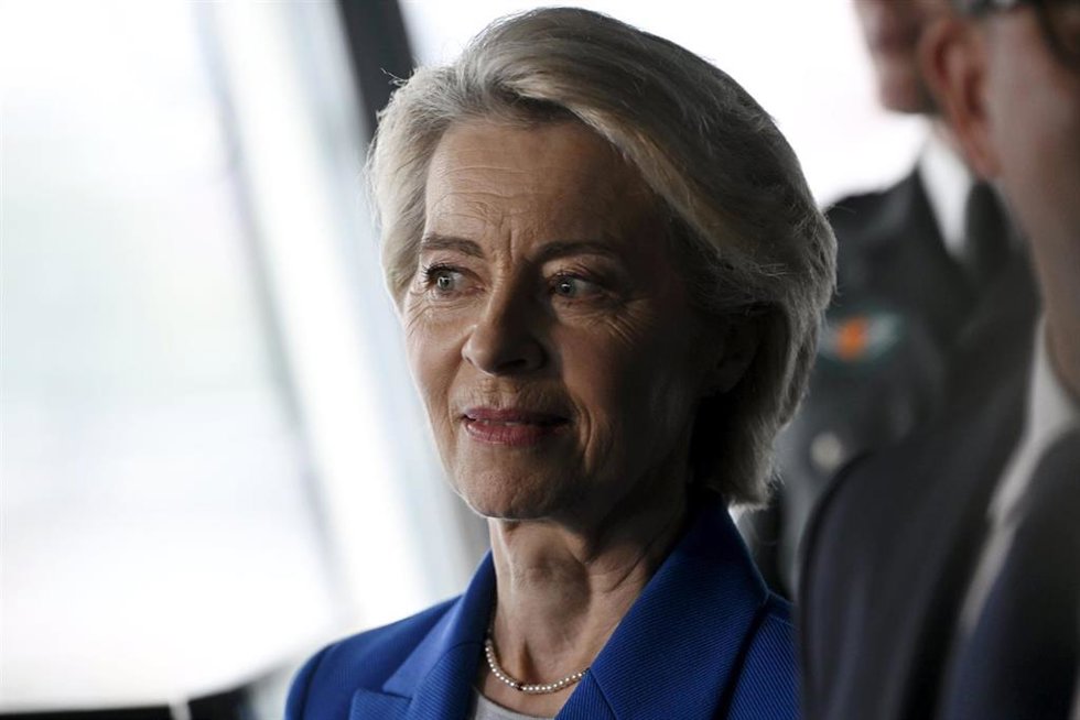 29 August 2025, Finland, Helsinki: European Commission President Ursula von der Leyen stands stands on board the Finnish border guard ship Turva during her short visit to Helsinki. Photo: Antti Aimo-Koivisto/Lehtikuva/dpa