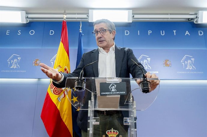 La portavoz del PSOE en el Congreso, Patxi López, durante una rueda de prensa posterior a la Junta de Portavoces,  a 2 de septiembre de 2025, en Madrid (España).