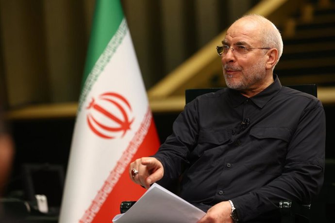 Archivo - El presidente del Parlamento de Irán, Mohamed Baqer Qalibaf, durante una entrevista televisada en la capital del país, Teherán, en julio de 2024 (archivo)