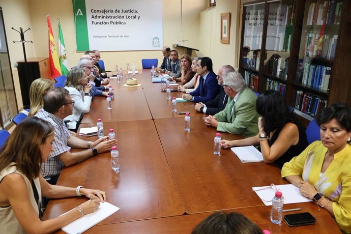 Reunión con representantes de los operadores jurídicos de la provincia de Jaén.