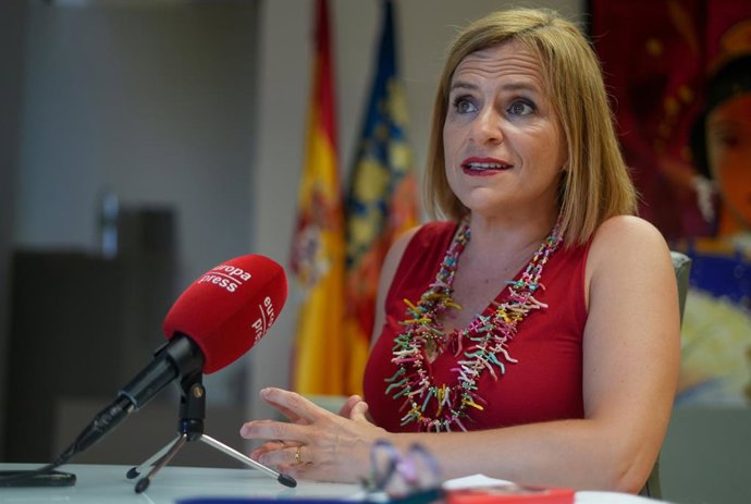 Archivo - Arxiu- La delegada del Govern a la Comunitat Valenciana i secretària d'Igualtat del PSOE, Pilar Bernabé, durant una entrevista per a Europa Press. Imatge d'arxiu.