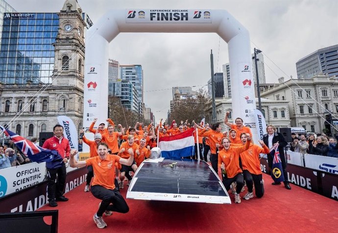 Photo courtesy of the Brunel Solar Team, taken by Hans-Peter van Velthoven and Jorrit Lousberg