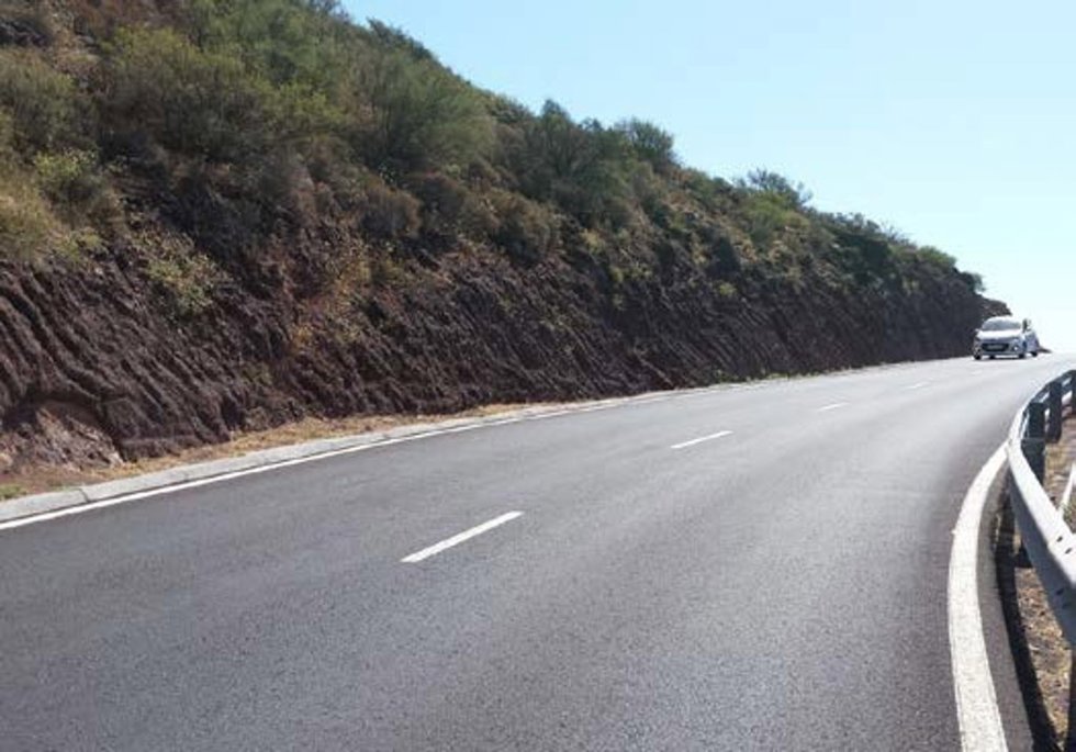 Archivo - Carretera entre Paredes y Alajeró, en La Gomera