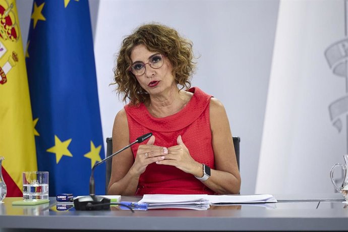 La vicepresidenta primera y ministra de Hacienda, María Jesús Montero, durante una rueda de prensa posterior a la reunión del Consejo de Ministros, a 2 de septiembre de 2025