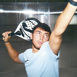 Joma lanza la nueva pala de pádel Blast Pro, combinación entre potencia y control.