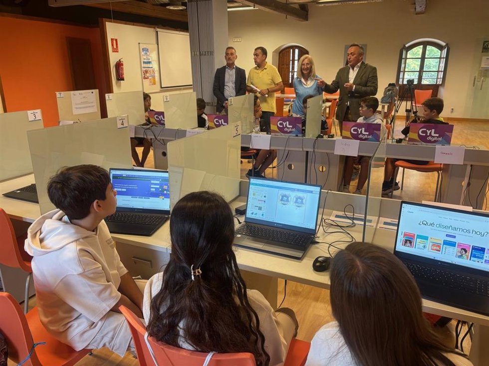 El viceconsejero de Transformación Digital, Luis Enrique Ortega, ha clausurado las Olimpiadas CyL Digital en Alba de Tormes.