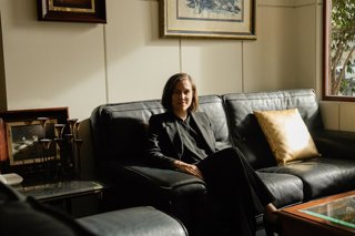 La directora de cinema i guionista Carla Simón, posa per Europa Press, a 26 d'agost de 2025, a Vigo, Pontevedra, Galícia (Espanya). La cineasta estrena la seva tercera pel·lícula 'Romería', el proper 5 de setembre.