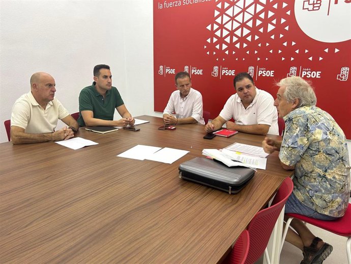 Reunión sobre la residencia de tiempo libre de Siles.