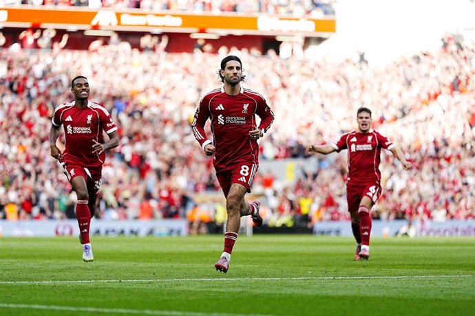 31 August 2025, United Kingdom, Liverpool: Liverpool's Dominik Szoboszlai (C) celebrates scoring his side's first goal during the English Premier League soccer match between Liverpool and Arsenal at Anfield. Photo: Peter Byrne/PA Wire/dpa