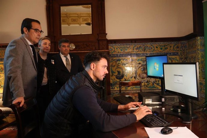 Archivo - El consejero de Justicia, Administración Local y Función Pública, José Antonio Nieto, en una foto de archivo en Huelva.