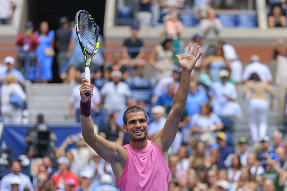 Carlos Alcaraz celebra su victoria ante Jiri Lehecka en los cuartos de final del US Open 2025