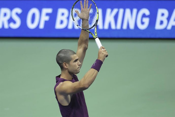 Carlos Alcaraz, da Espanha, comemora sua vitória na segunda rodada contra Mattia Bellucci, da Itália, durante o quarto dia do US Open Tennis Championships 2025, torneio de tênis Grand Slam, em 27 de agosto de 2025, no USTA Billie Jean King National Tennis