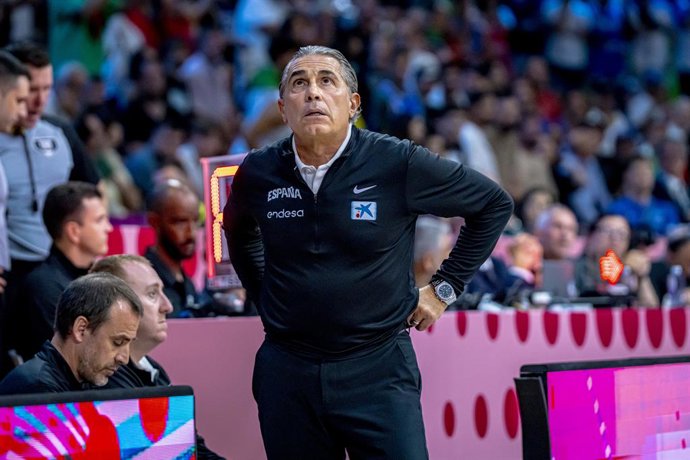 Sergio Scariolo durante a partida Espanha x Itália no Eurobasket 2025
