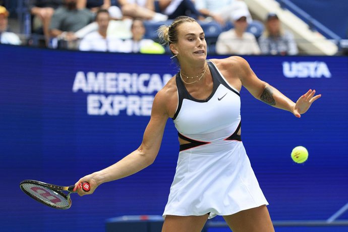24 August 2025, US, New York: Belarusian tennis player Aryna Sabalenka in action against Switzerland's Rebeka Masarova during their women's singles first round tennis match of the 2025 US Open at USTA Billie Jean King National Tennis Center. Photo: Javier