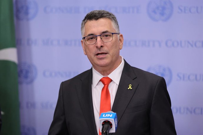 5 de agosto de 2025, Nova York, Nova York, EUA: NOVA YORK, NOVA YORK - 5 DE AGOSTO: Gideon Sa'ar, Ministro das Relações Exteriores do Estado de Israel, e o Representante Permanente de Israel nas Nações Unidas, Embaixador Danny Danon, chegam para um encont