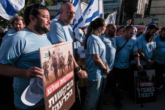 Archivo - Arquivo - 30 de julho de 2025, Jerusalém, Israel: Soldados feridos da IDF, suas famílias e apoiadores, principalmente de comunidades sionistas religiosas, se reúnem em Jerusalém para uma vitória decisiva em Gaza, afirmando que seus sacrifícios e