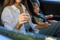 El humo del tabaco de los padres en la infancia daña los pulmones de sus hijos hasta la adultez