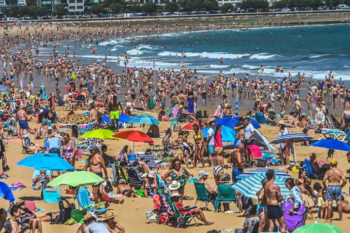 Primera playa de El Sardinero este mes de agosto