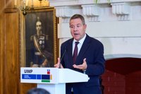 Page ve justa la quita, pide bajar el ruido del debate y recuerda que España ya absorbió en el pasado la deuda bancaria