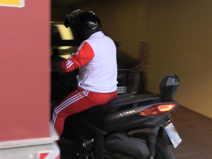 Kiko Rivera entrando en la casa de Irene Rosales