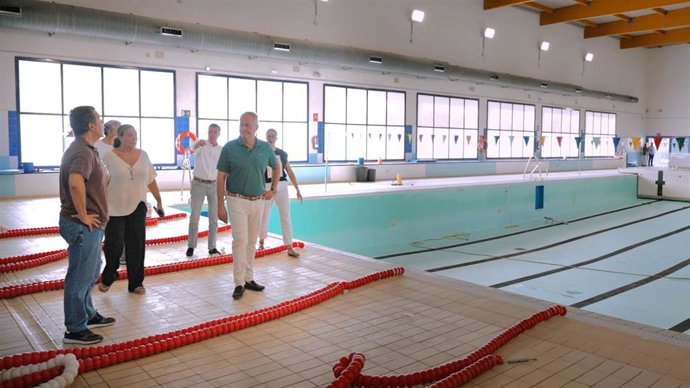 El Ayuntamiento inicia la renovación de la pista del pabellón cubierto del CD San Jerónimo.