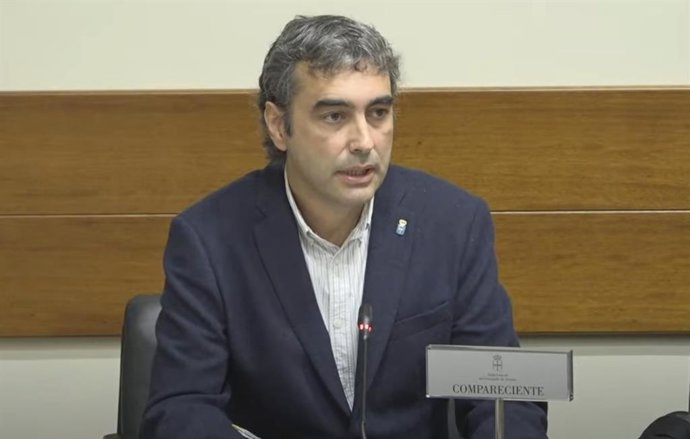 El director general de Gestión Forestal, Javier Vigil, durante su comparecencia en la comisión de investigación sobre la mina de Cerredo.