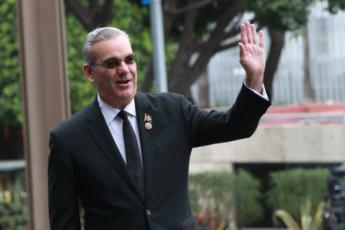 Archivo - Luis Abinader, presidente da República Dominicana, chegando à cerimônia de posse de Claudia Sheinbaum Pardo como a primeira mulher presidente do México no Congresso da União, em 1º de outubro de 2024, na Cidade do México, México.