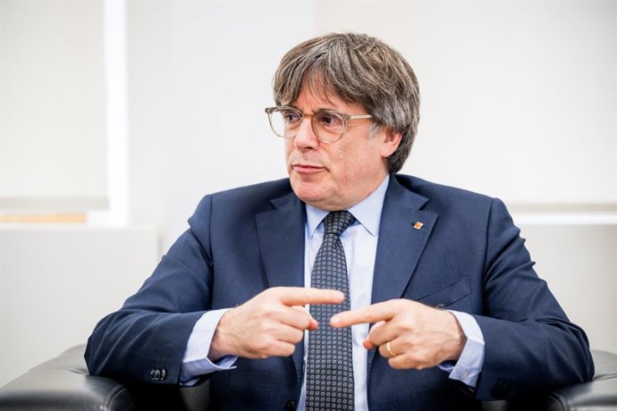 El president de Junts per Catalunya, Carles Puigdemont, durant una reunió amb el president de la Generalitat, a 2 d'agost de 2025, a Brussel·les (Bèlgica).